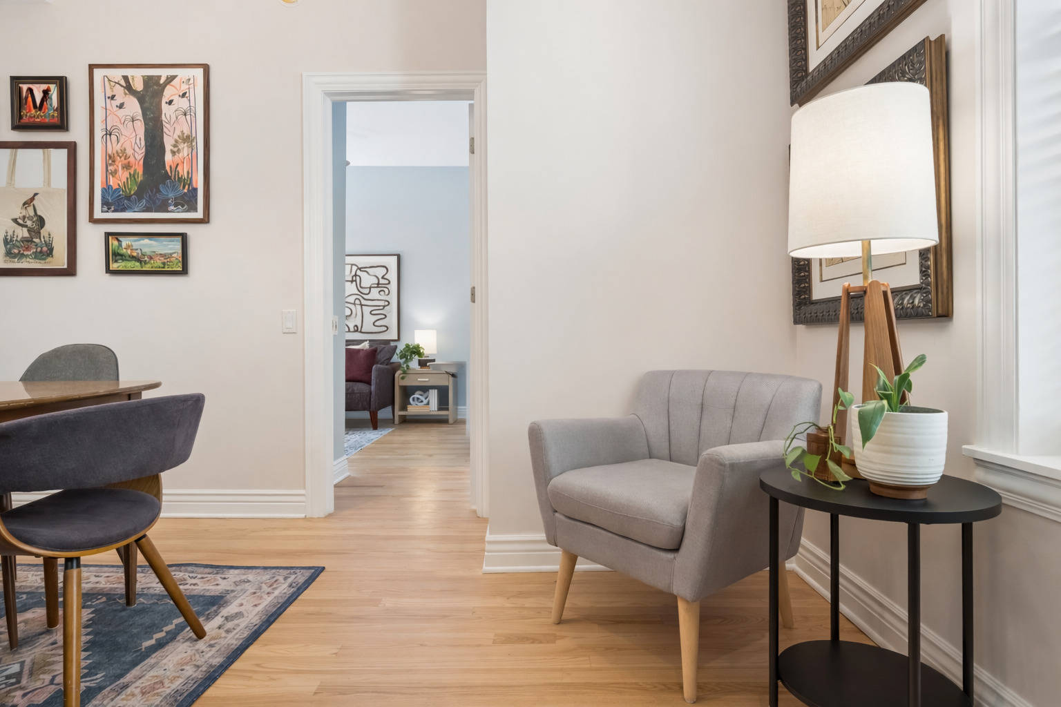 2547 North Clark Street, Unit 2N Chicago, IL 60614 - Photo 18 of 25 a living room with furniture and a mirror