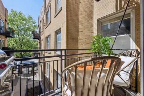 $565,000 | 2547 North Clark Street, Unit 2N, Chicago, IL 60614