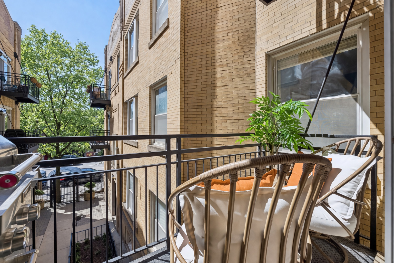 2547 North Clark Street, Unit 2N Chicago, IL 60614 - Photo 24 of 25 a view of a balcony with chairs