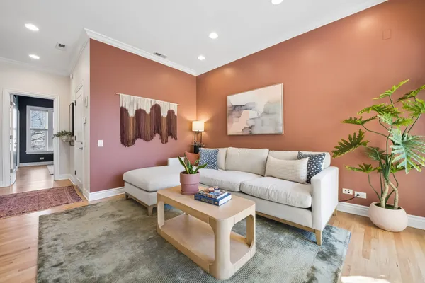 $565,000 | 2547 North Clark Street, Unit 2N, Chicago, IL 60614