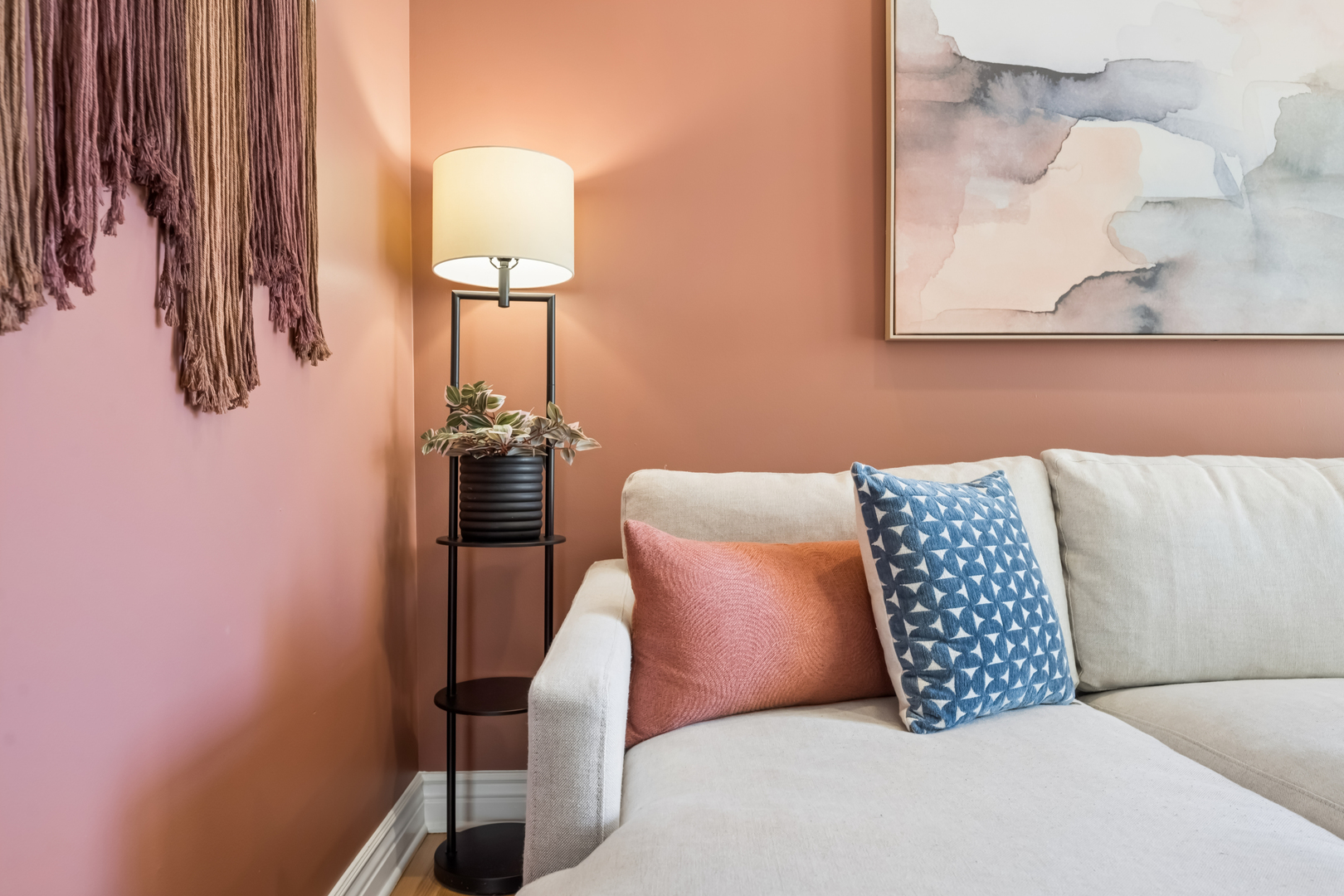 2547 North Clark Street, Unit 2N Chicago, IL 60614 - Photo 5 of 25 a living room with furniture and a lamp