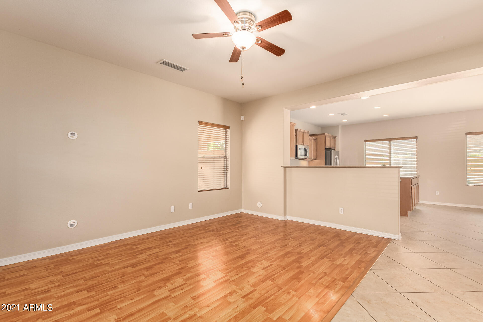 2019 West Davis Road Phoenix, AZ 85023 - Photo 4 of 37 Davis 04