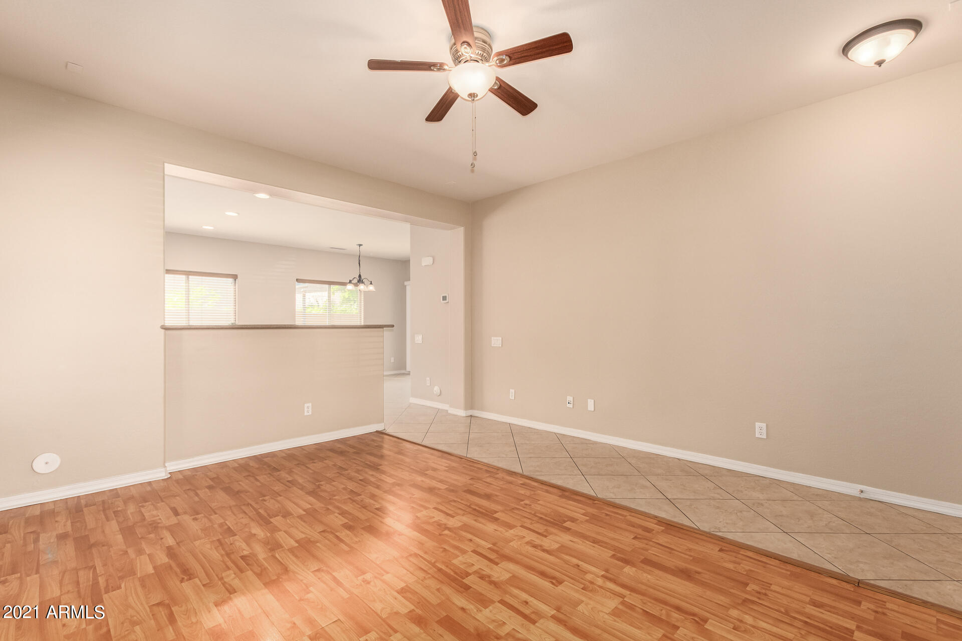 2019 West Davis Road Phoenix, AZ 85023 - Photo 5 of 37 Davis 05
