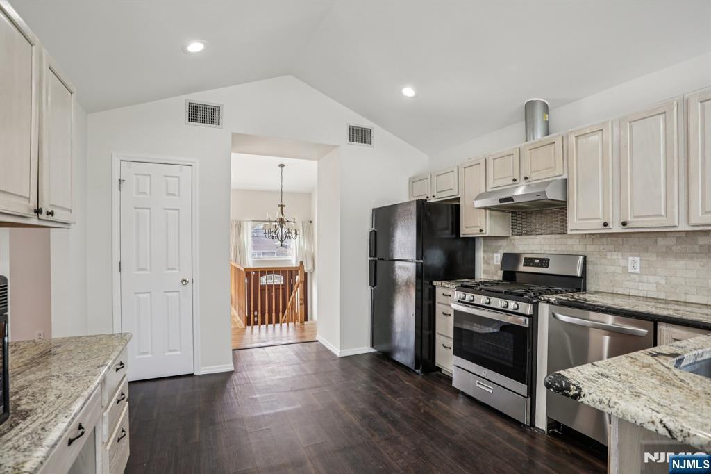 249 Pascack Road Paramus, NJ 07652 - Photo 7 of 41