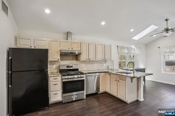 $5,500 | 249 Pascack Road, Paramus, NJ 07652