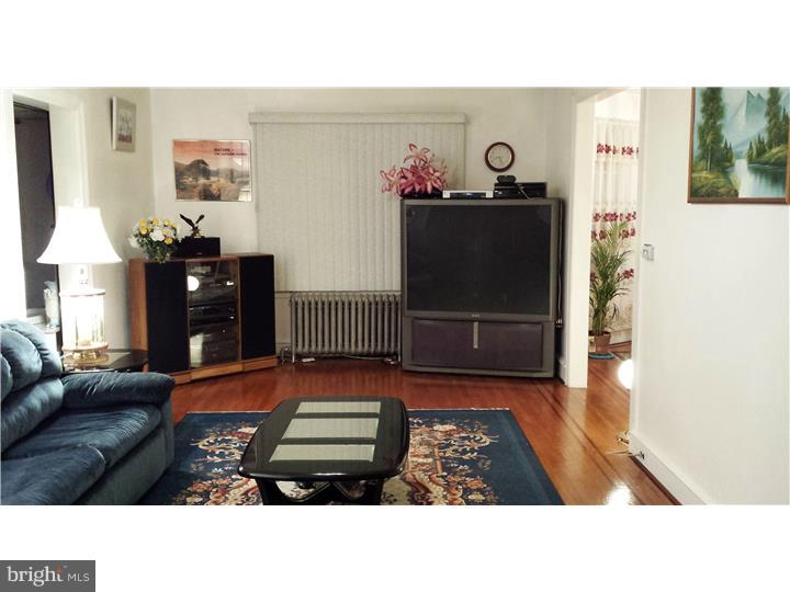 9432 Krewstown Road Philadelphia, PA 19115 - Photo 24 of 25 Living Room