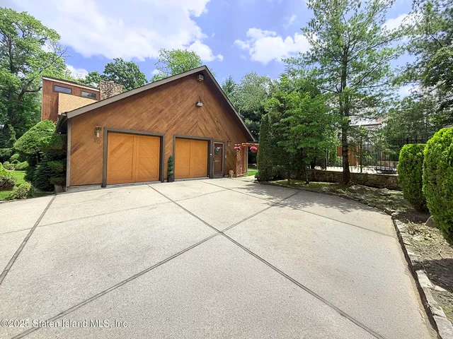 $1,475,000 | 30 Paradise Place | Tottenville