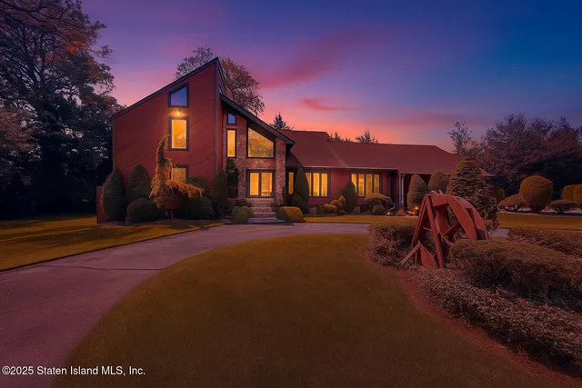 $1,475,000 | 30 Paradise Place | Tottenville