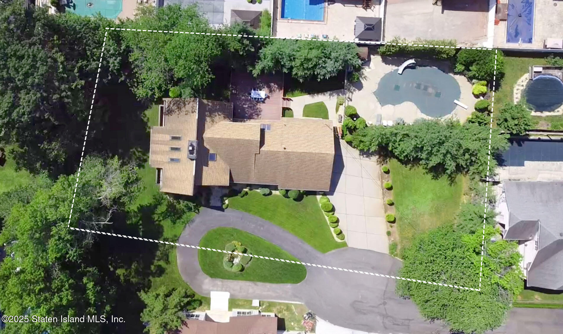 30 Paradise Place Staten Island, NY 10307 - Photo 5 of 15 an aerial view of a house