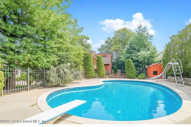 $1,475,000 | 30 Paradise Place | Tottenville