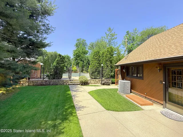 $1,475,000 | 30 Paradise Place | Tottenville