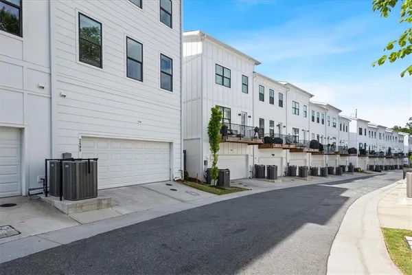 $4,000 | 2493 Sycamore Road Northwest, Unit 4, Atlanta, GA 30318