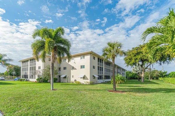 $2,900 | 2855 Garden Drive South, Unit 211, Lake Worth, FL 33461