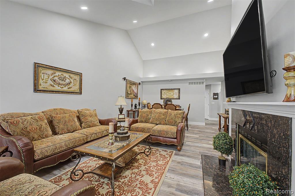 816 North Beech Daly Road Dearborn Heights, MI 48127 - Photo 9 of 47
