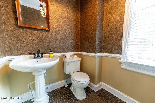 $459,000 | 301 North Granville Street, Edenton, NC 27932