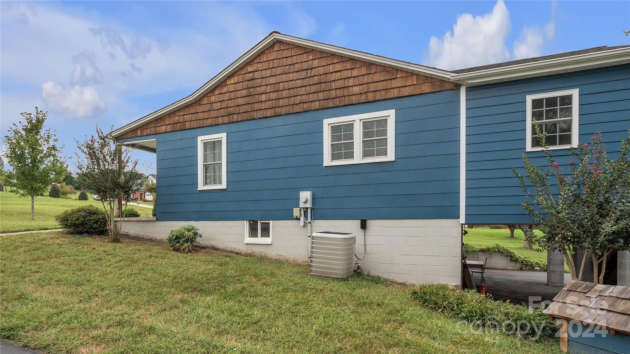 1847 Icard Ridge Road Taylorsville, NC 28681 - Photo 4 of 39 Gallery Image 4