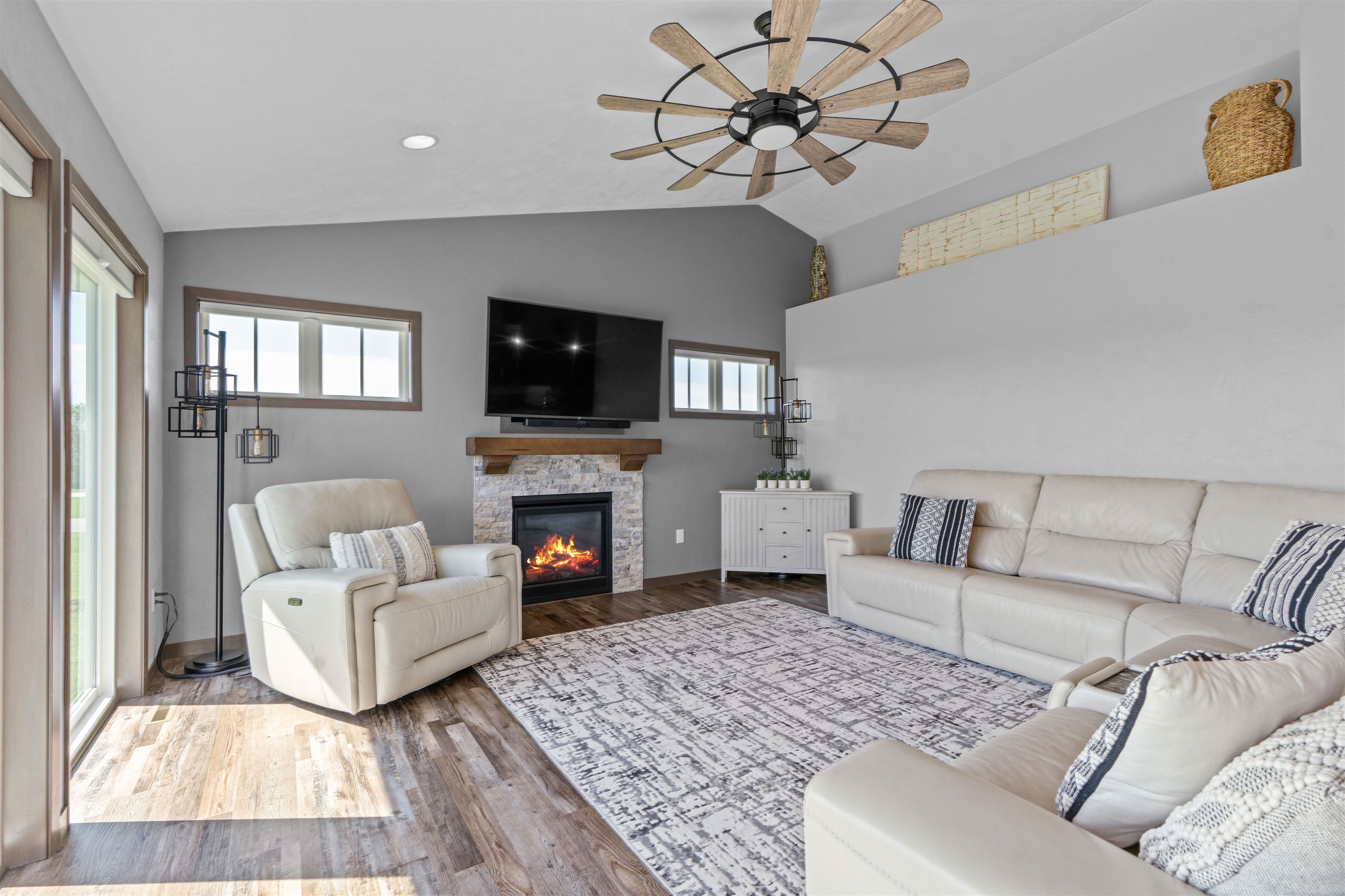 6636 Rustic Oaks Drive Winneconne, WI 54986 - Photo 17 of 77