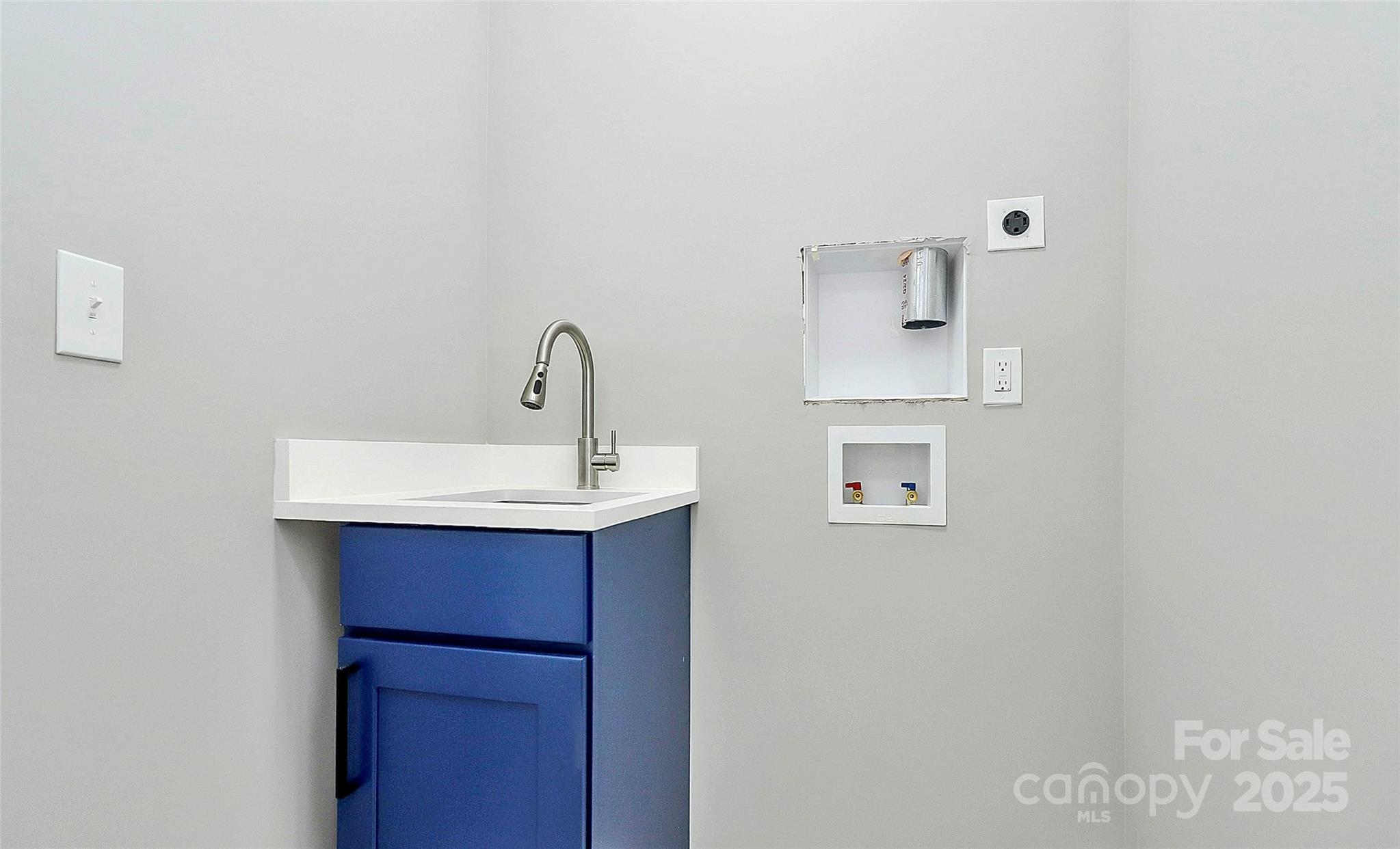 5516 Old York Road Rock Hill, SC 29732 - Photo 25 of 38 a bathroom with a sink and a mirror
