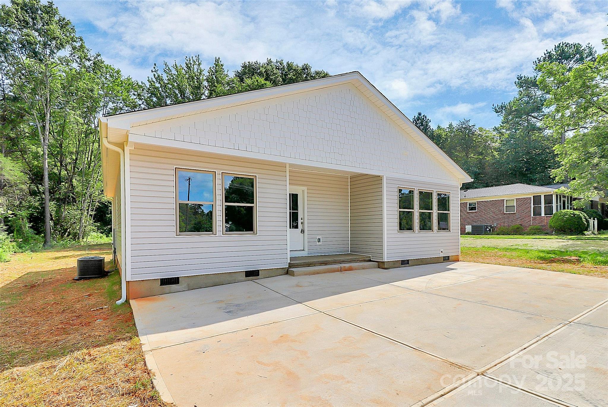 5516 Old York Road Rock Hill, SC 29732 - Photo 32 of 38 a front view of a house with garden