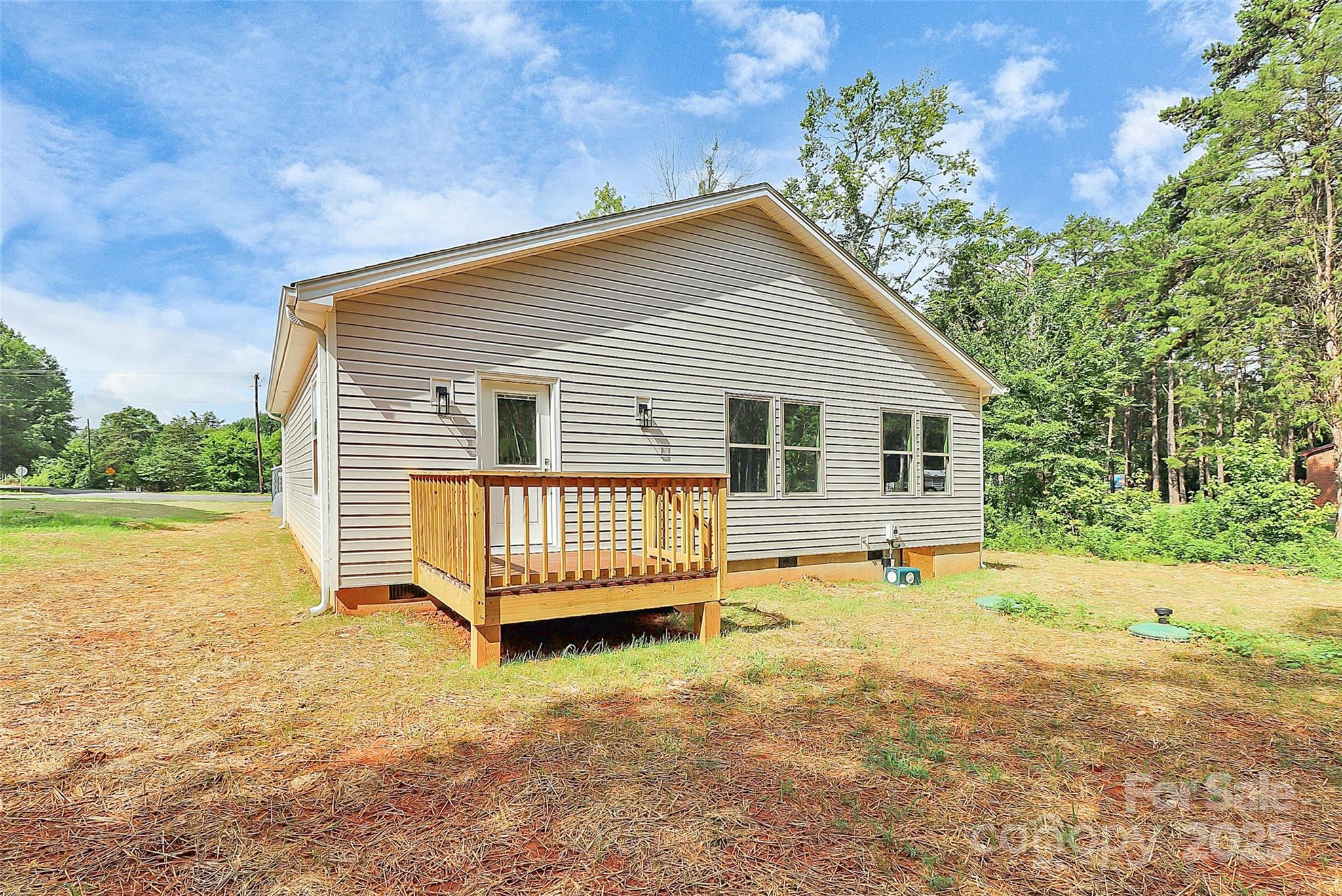 5516 Old York Road Rock Hill, SC 29732 - Photo 34 of 38 a backyard of a house with table and chairs under an umbrella