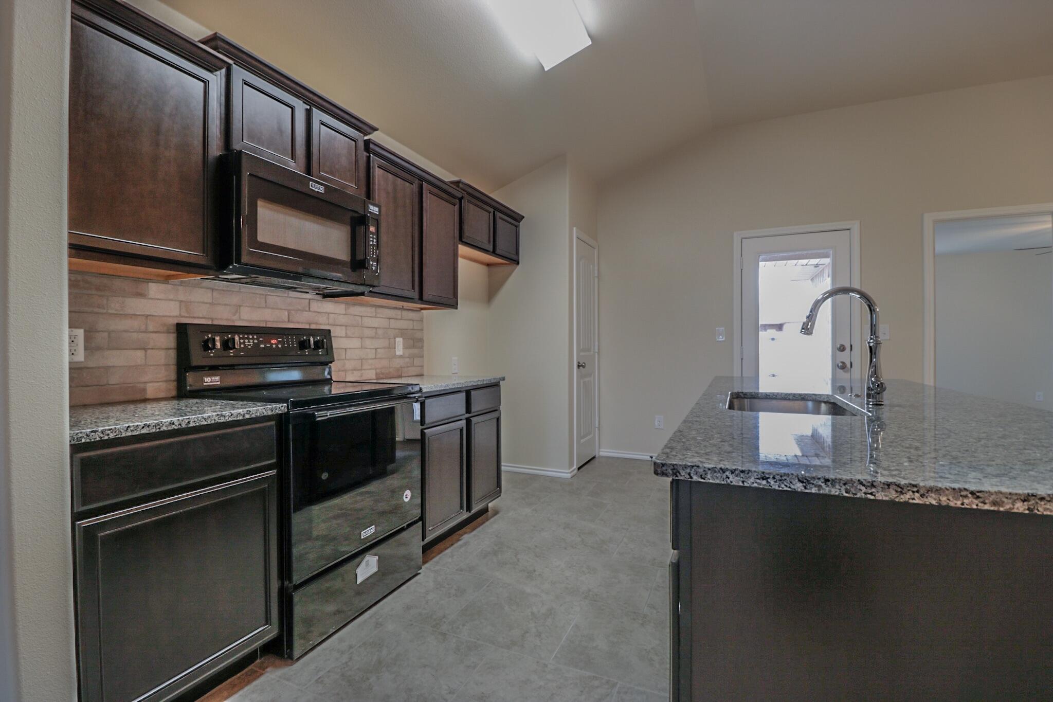 7418 104th Street Lubbock, TX 79424 - Photo 3 of 12 Photo Dec 06, 1 17 19 PM