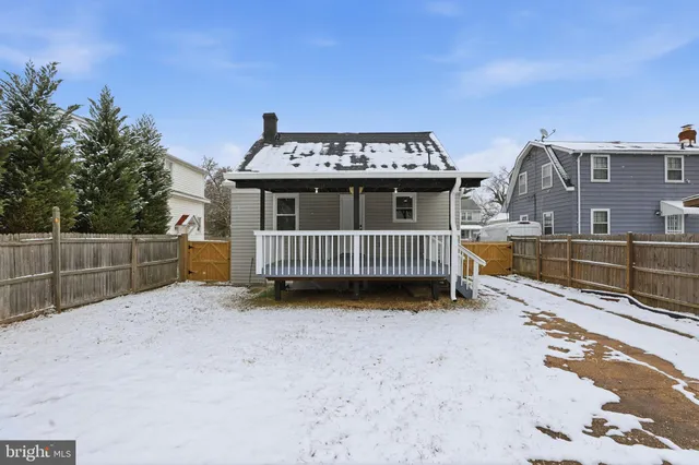 a view of balcony with a small yard