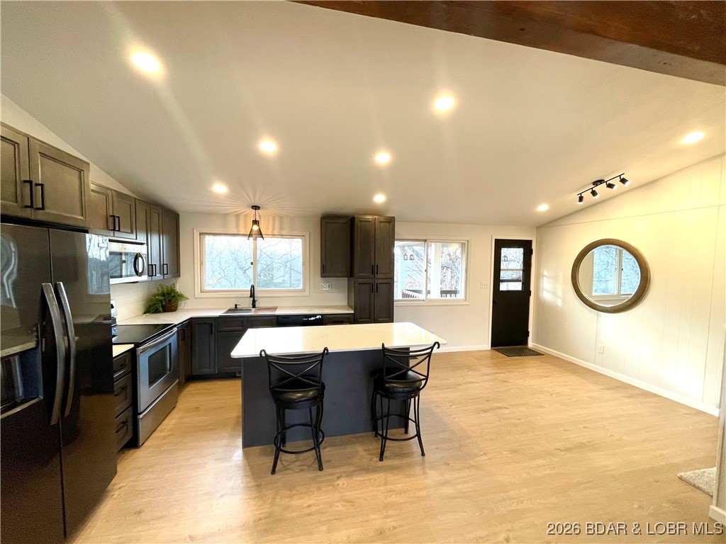 193 North High Street Camdenton, MO 65020 - Photo 8 of 19 New cabinets with quartz countertops.