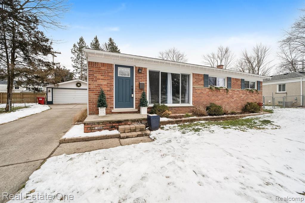 1276 Catalpa Drive Rochester, MI 48307 - Photo 2 of 28