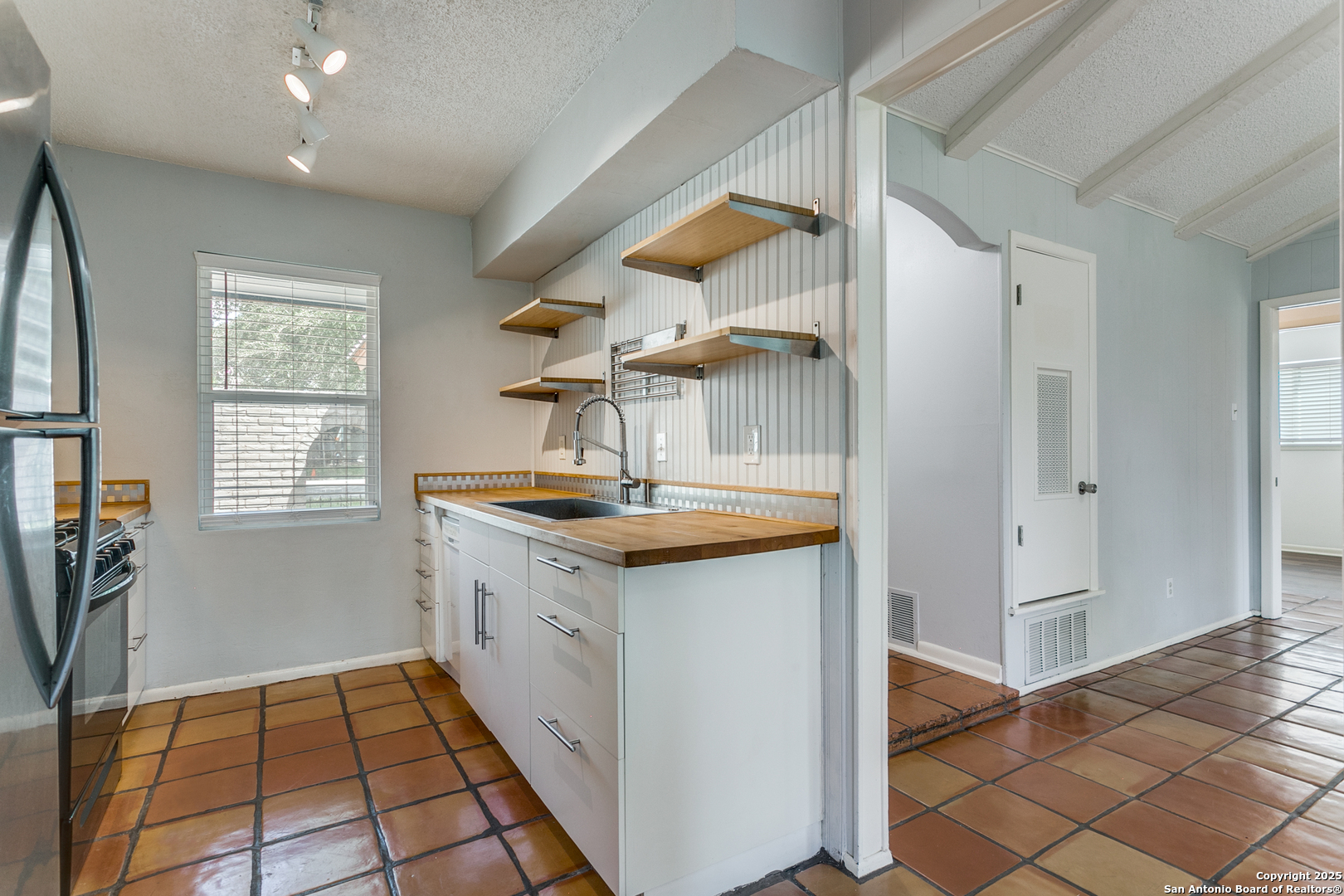 9515 Reece Drive San Antonio, TX 78216 - Photo 10 of 25 Gallery Image 10
