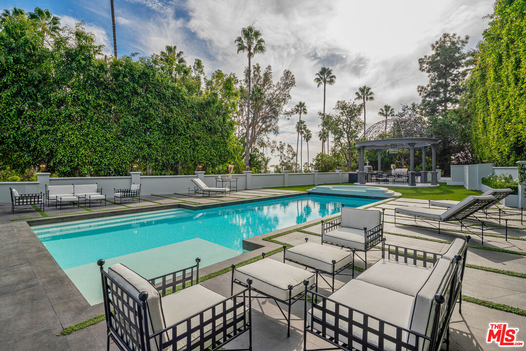 402 Doheny Road Beverly Hills, CA 90210 - Photo 23 of 55