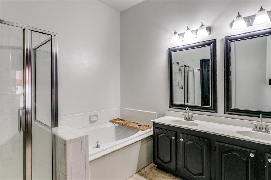5316 Baton Rouge Boulevard Frisco, TX 75035 - Photo 20 of 33 Primary bath that includes dual sinks, garden tub and walk in shower.