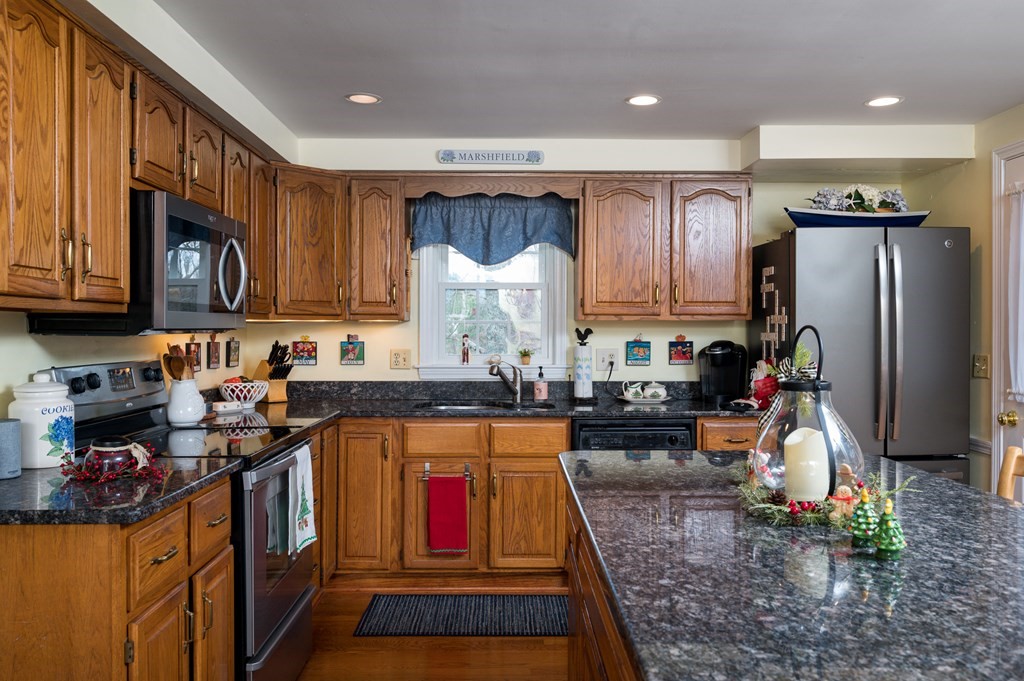 35 Signal Hill Road Marshfield, MA 02050 - Photo 6 of 31