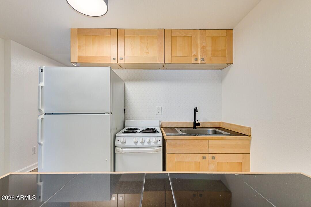 4633 North 8th Place, Unit C Phoenix, AZ 85014 - Photo 1 of 10 08-8th