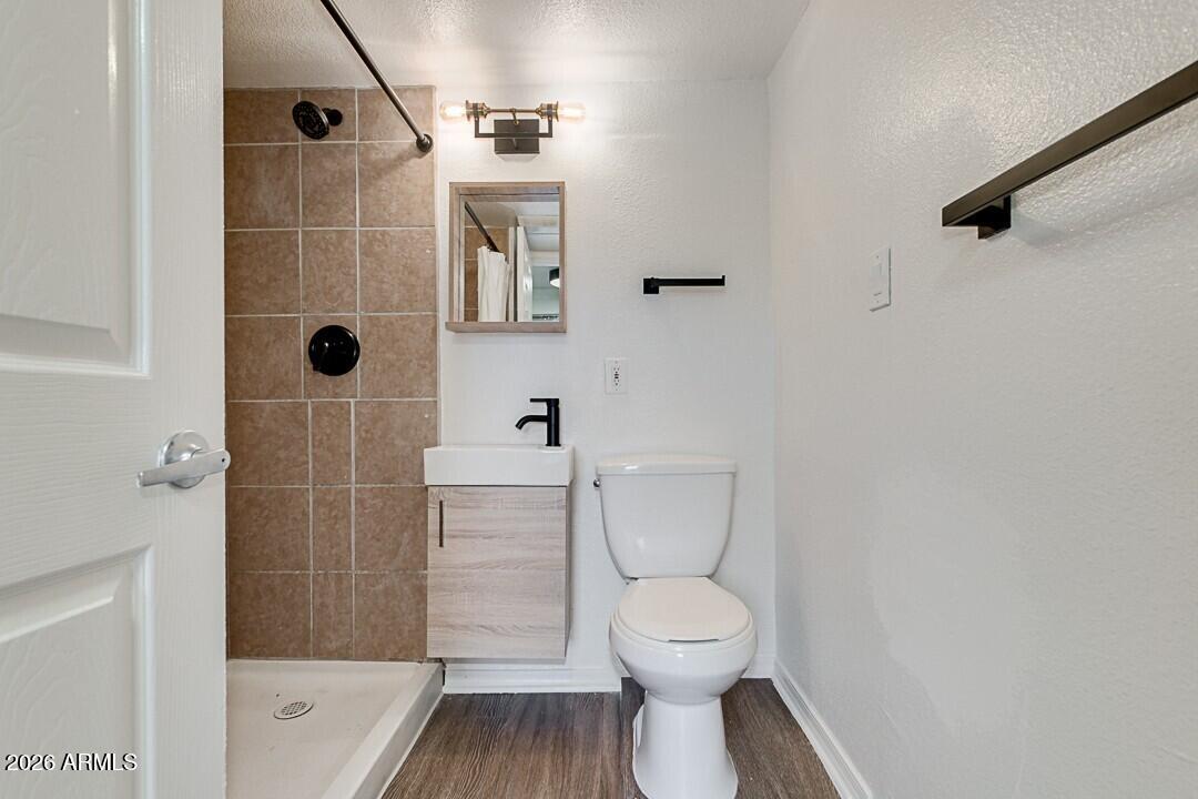4633 North 8th Place, Unit C Phoenix, AZ 85014 - Photo 9 of 10 15-8th