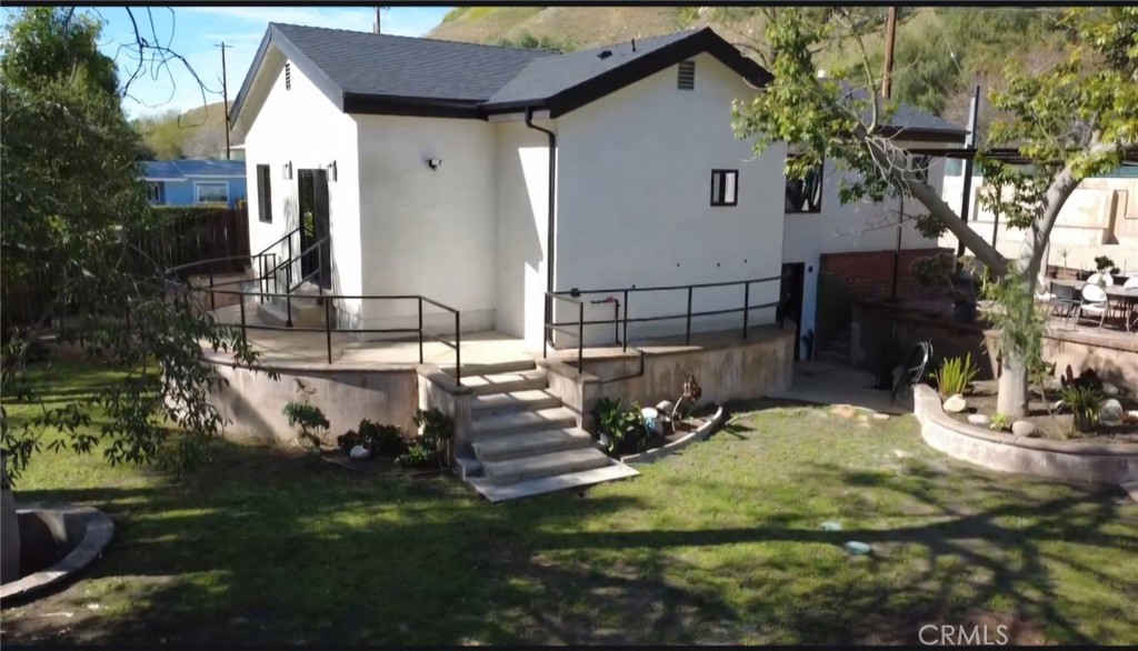 a view of house with backyard