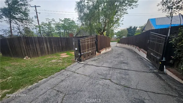 $4,000 | 9857 Foothill Boulevard, Lakeview Terrace, CA 91342