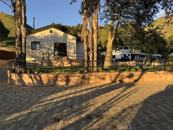 $4,000 | 9857 Foothill Boulevard, Lakeview Terrace, CA 91342
