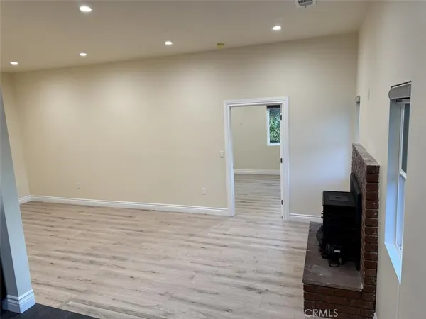 $4,000 | 9857 Foothill Boulevard, Lakeview Terrace, CA 91342