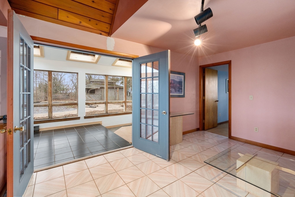 274 Brookfield Road Sturbridge, MA 01518 - Photo 20 of 30 a view of an entryway