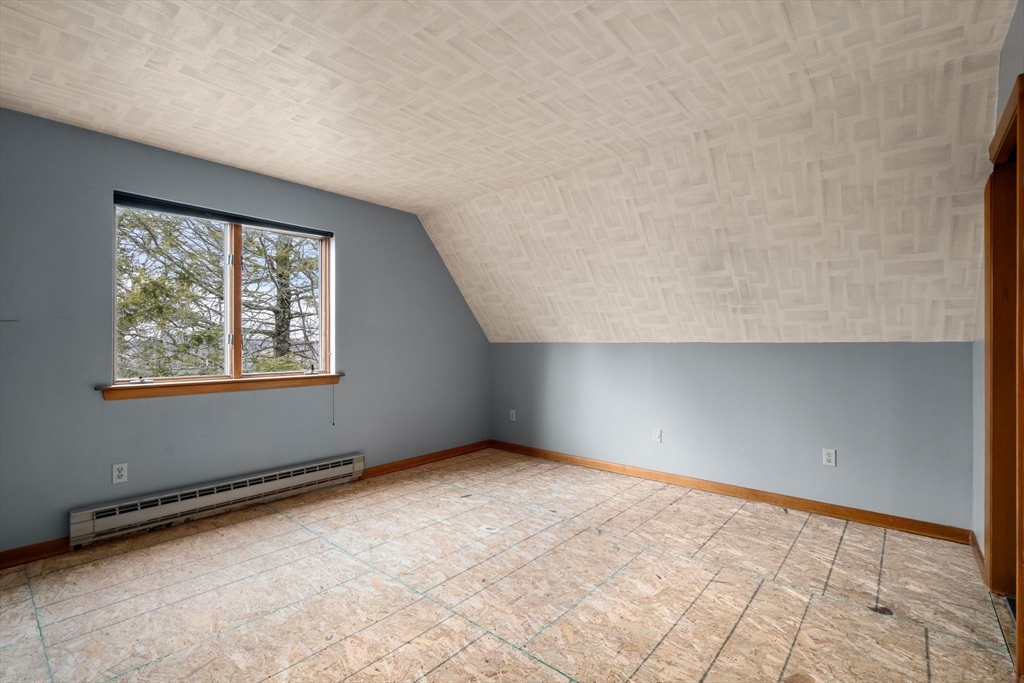 274 Brookfield Road Sturbridge, MA 01518 - Photo 23 of 30 an empty room with windows