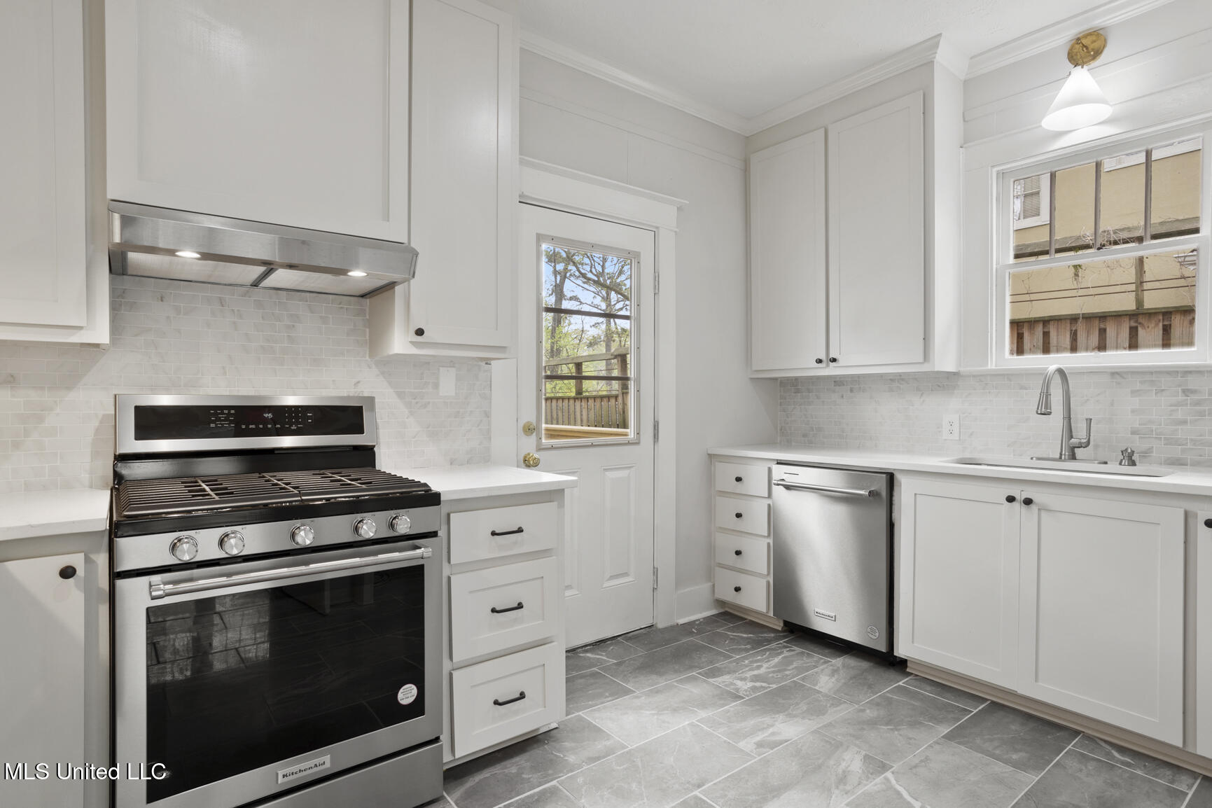 1229 Poplar Boulevard Jackson, MS 39202 - Photo 14 of 26 1229 Poplar Blvd2-12