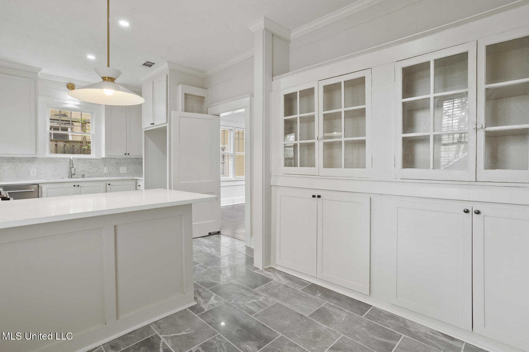 1229 Poplar Boulevard Jackson, MS 39202 - Photo 16 of 26 1229 Poplar Blvd2-17