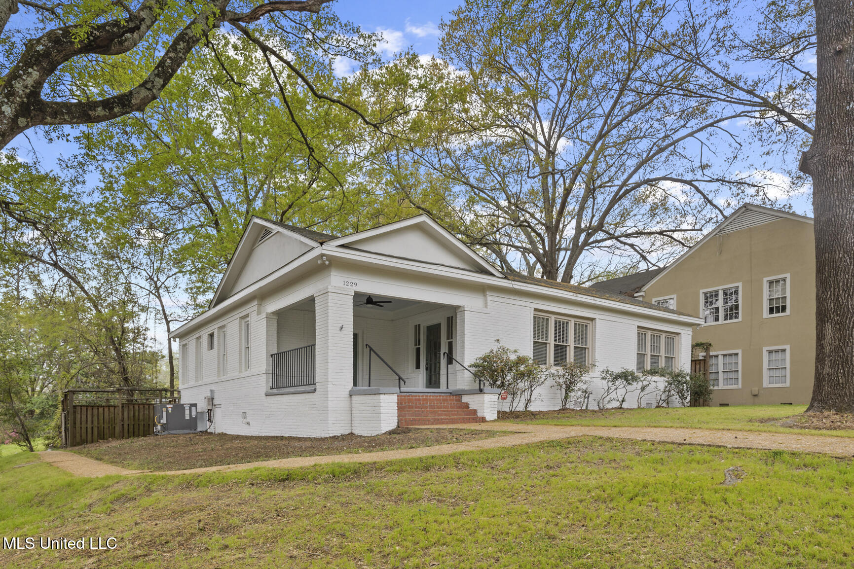 1229 Poplar Boulevard Jackson, MS 39202 - Photo 2 of 26 1229 Poplar Blvd2-1