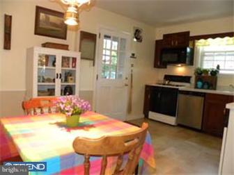 213 Rambling Way Springfield, PA 19064 - Photo 4 of 11 Kitchen