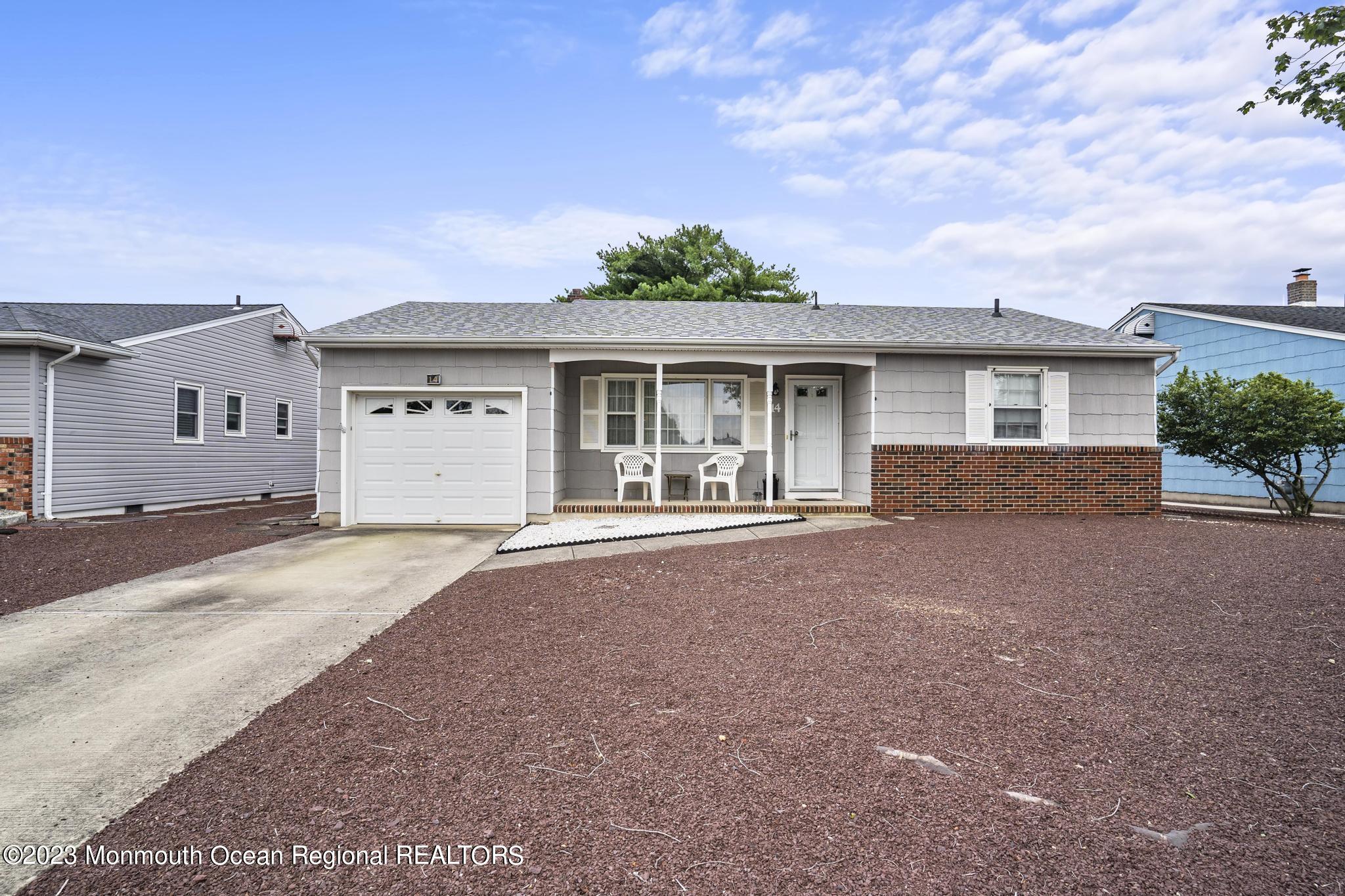 14 Oakfield Road Toms River, NJ 08757 - Photo 1 of 20 14 Oakfield (1)