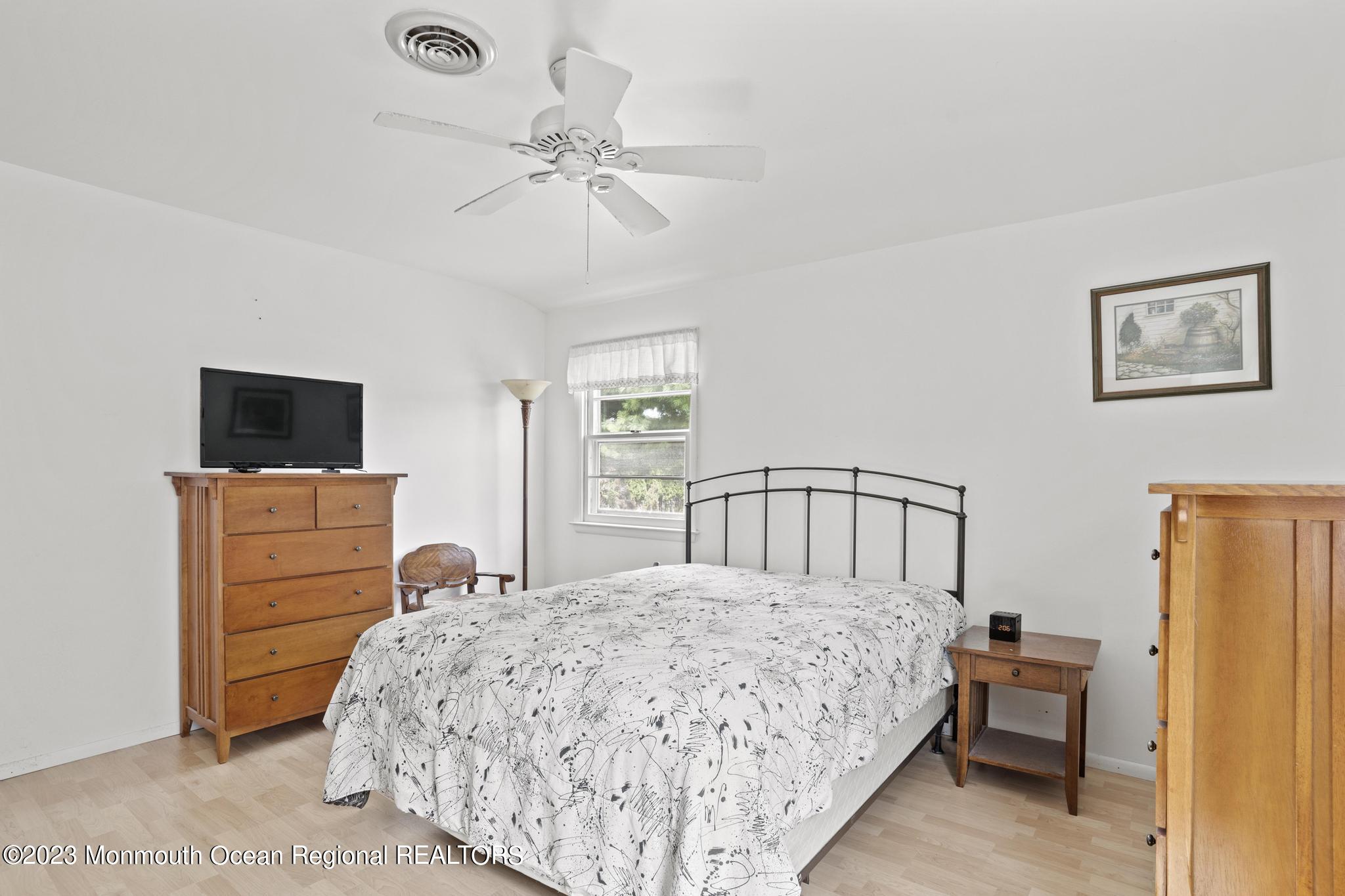14 Oakfield Road Toms River, NJ 08757 - Photo 15 of 20 14 Oakfield (15)