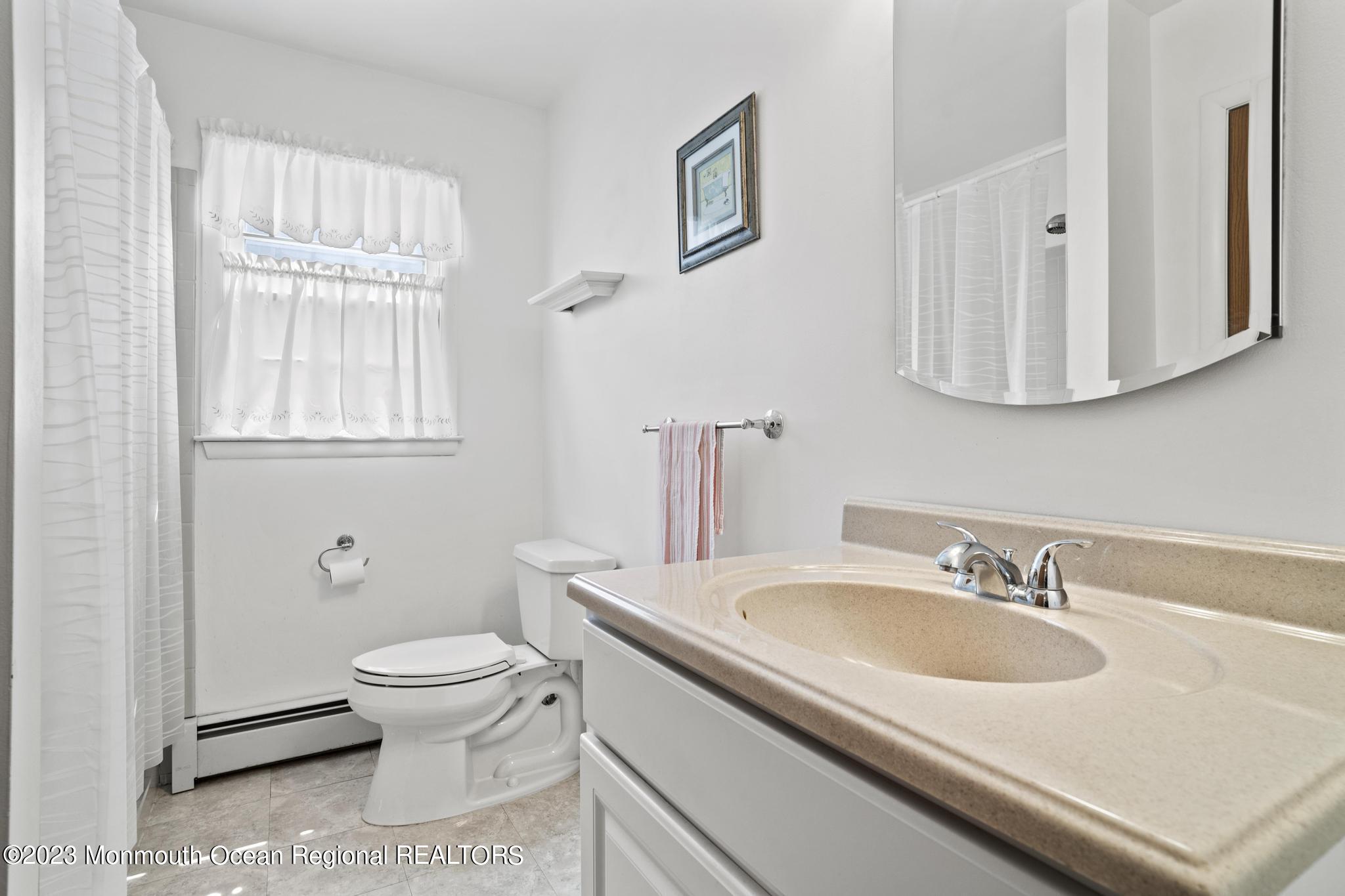 14 Oakfield Road Toms River, NJ 08757 - Photo 16 of 20 14 Oakfield (16)