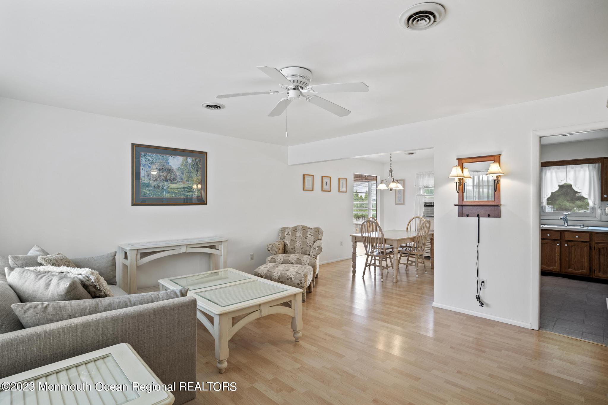 14 Oakfield Road Toms River, NJ 08757 - Photo 4 of 20 14 Oakfield (4)