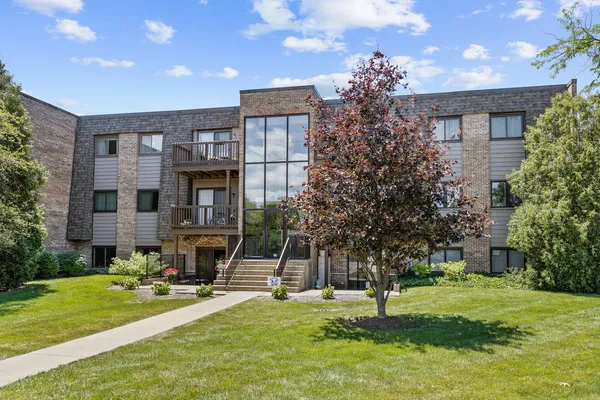 $1,800 | 1444 Stonebridge Circle, Unit H3, Wheaton, IL 60189