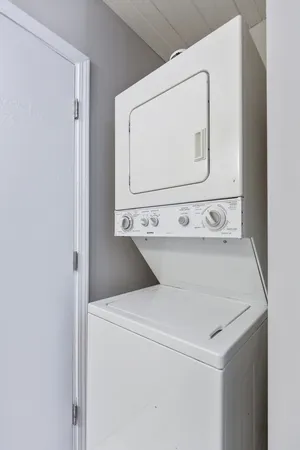 $1,800 | 1444 Stonebridge Circle, Unit H3, Wheaton, IL 60189